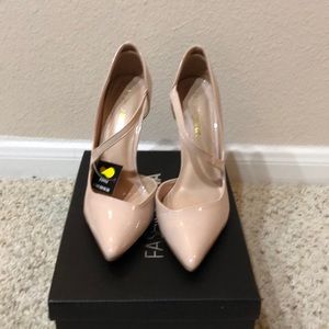 Nude pumps